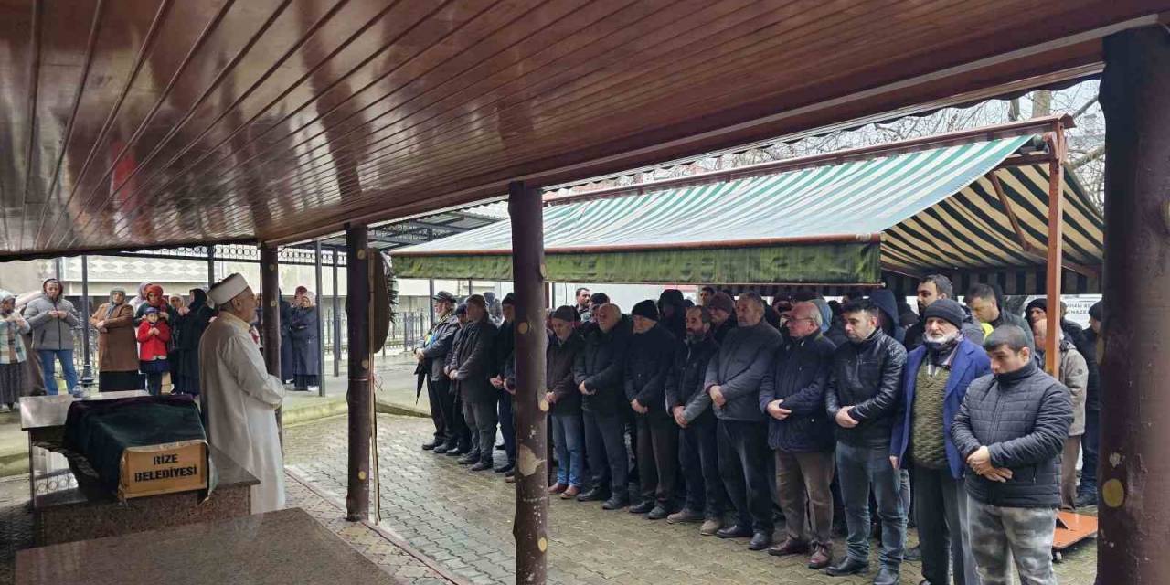 Eşi Tarafından Öldürülen 2 Çocuk Annesi Hacer Turhan Toprağa Verildi