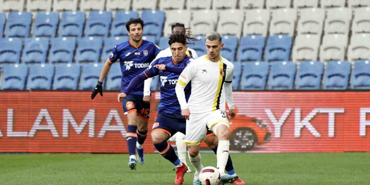 Trendyol Süper Lig: Başakşehir: 1 - İstanbulspor: 0 (İlk Yarı)