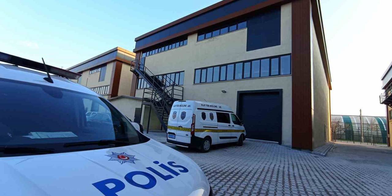 İş Yerinde Asansörün Halatı Koptu: 1’i Ağır 3 Yaralı