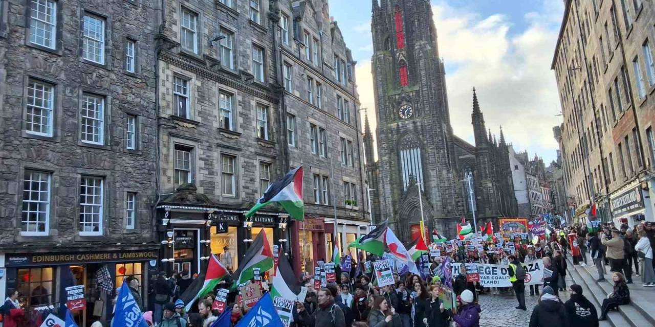 Dünyanın Dört Bir Yanında Filistin’e Destek Yürüyüşleri Sürüyor