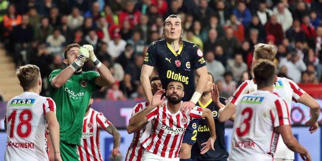 Trendyol Süper Lig: Antalyaspor: 0 - Fenerbahçe: 1 (İlk Yarı)