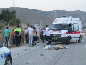 Otomobil İle Motosiklet Çarpıştı: 1 Ölü, 2 Yaralı