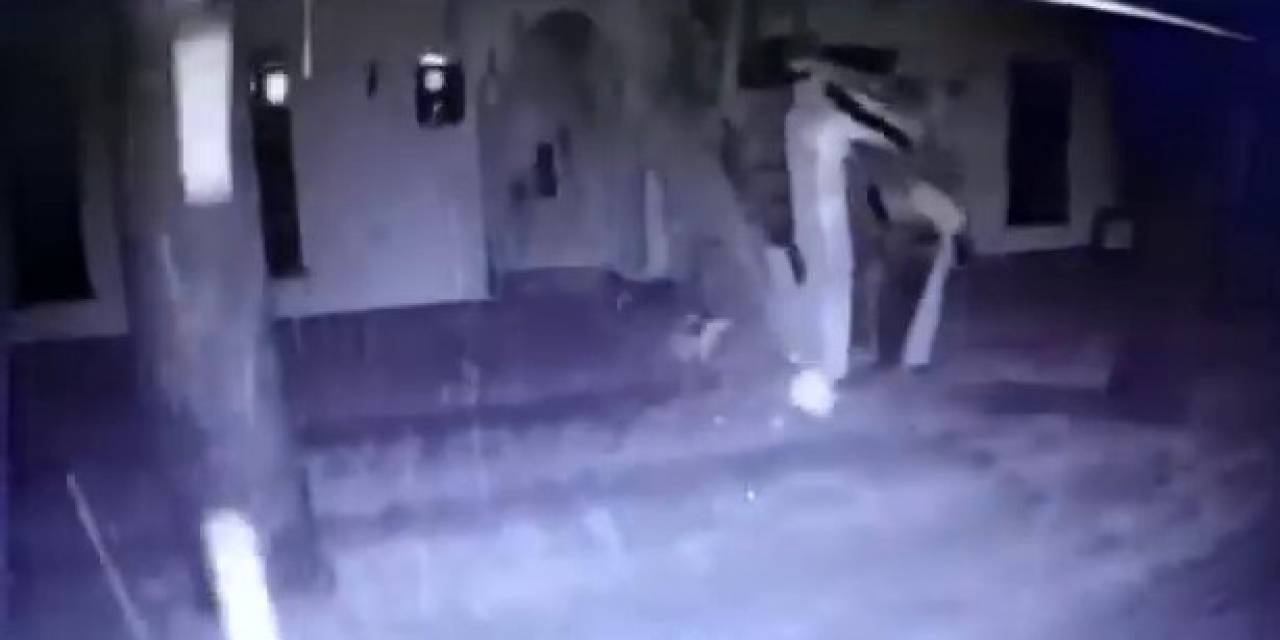 Tarihi Caminin Yerle Bir Olduğu Ana Ait Görüntüler Yıkımın Boyutunu Gözler Önüne Serdi