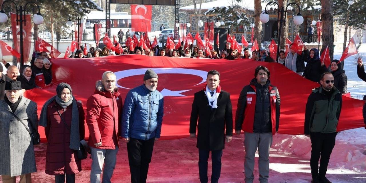 Gençlerden Şehitlerimize Vefa