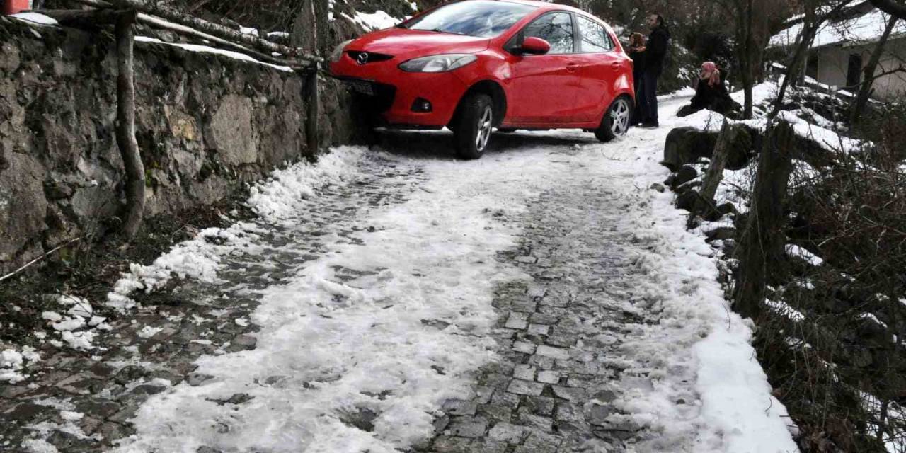 Mudurnu’ya Tatile Gelen Aile Ölümden Döndü