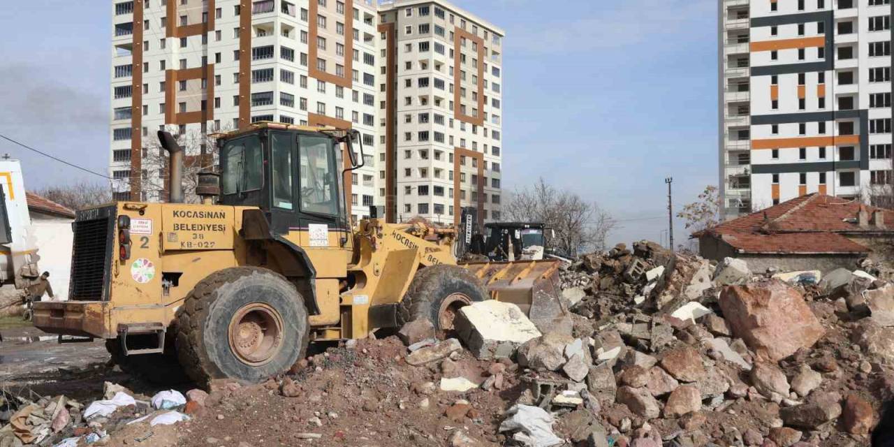 Başkan Çolakbayrakdar, “Kocasinan’ın Kaderini Değiştiren, Nitelikli Dönüşüm Yapıyoruz”