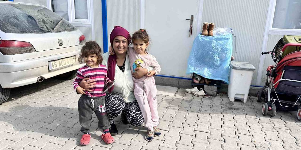 Enkaz Altında Kalan Anne Çocuklarını Emzirerek Hayatta Tuttu