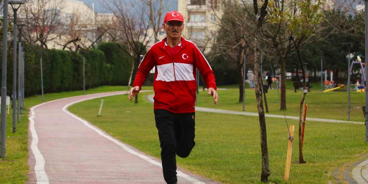 Japonya’da Maraton Koşmak İçin İnşaatlarda Çalışıyor