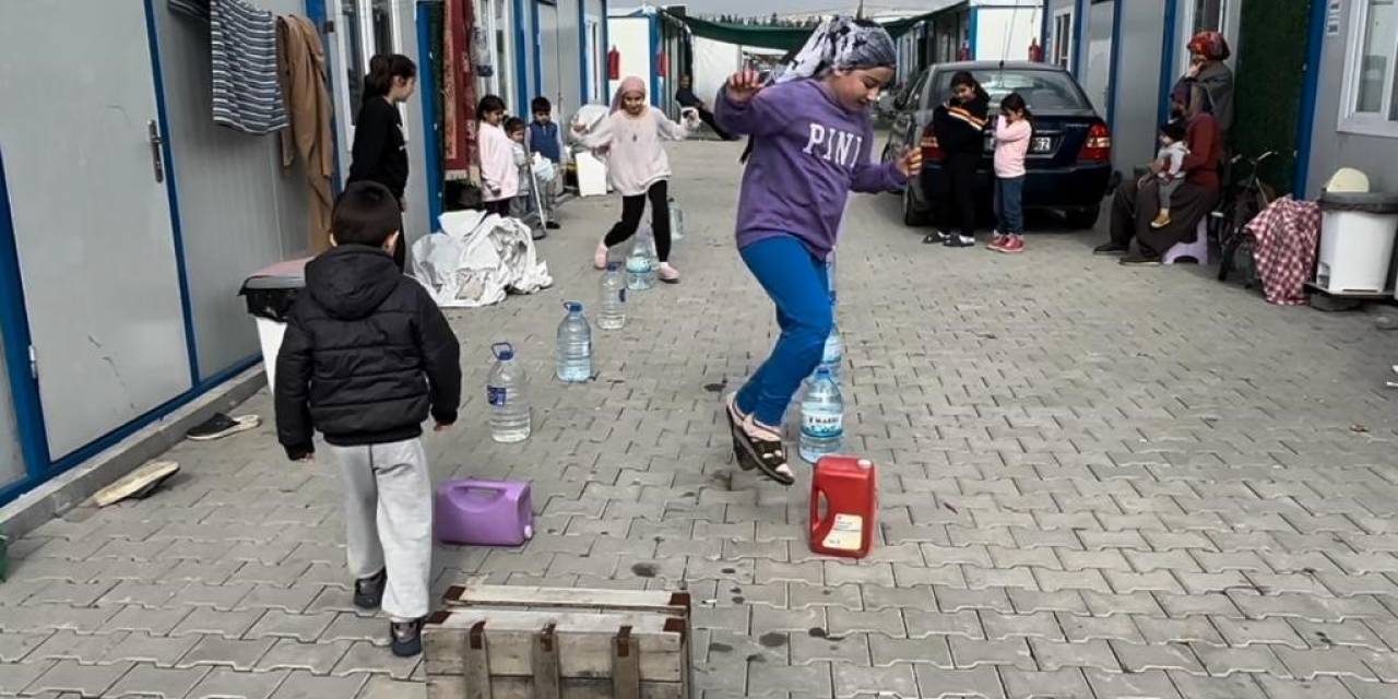 Kahramanmaraş’ta Çocuklar Konteyner Kentte Survivor Parkuru Yaptı