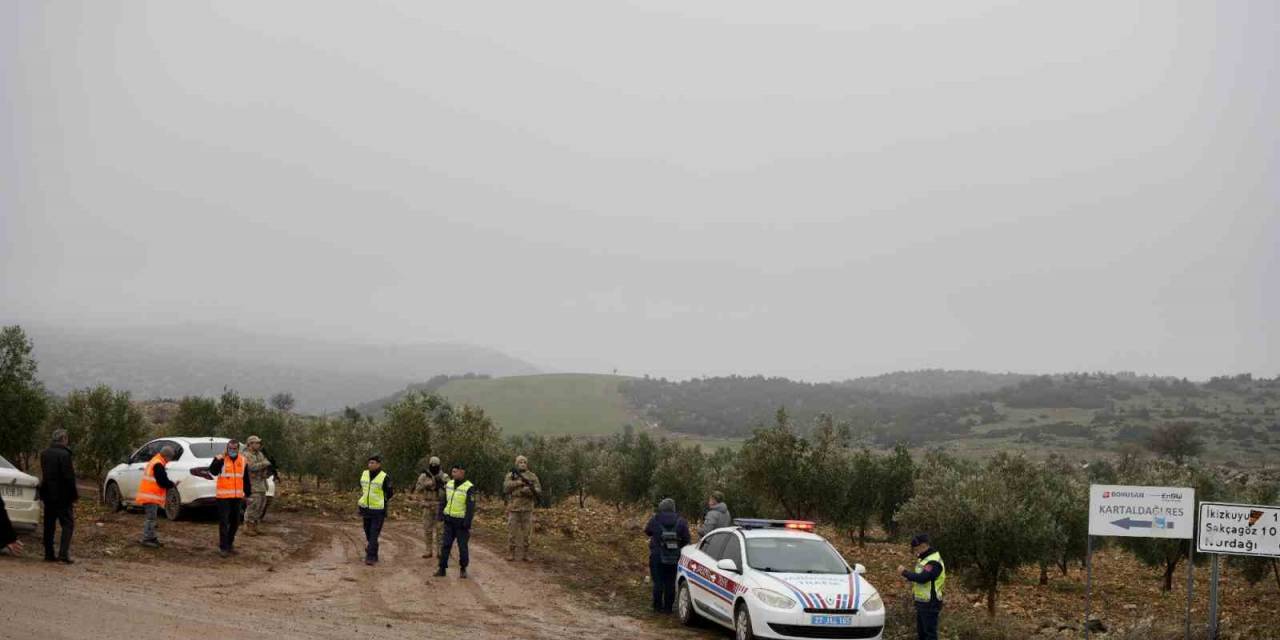 Gaziantep’te Düşen Helikopterin Enkazını Kaldırma Çalışmaları Devam Ediyor