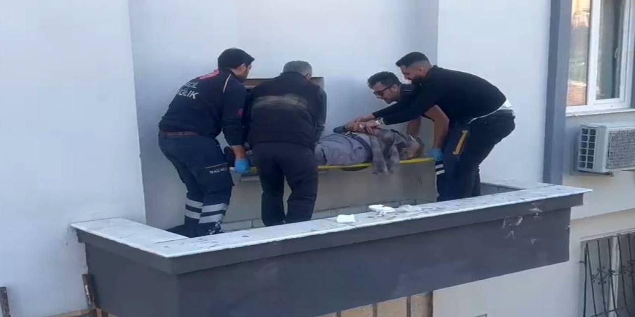 Çatıdaki Güneş Enerjisi Panelini Düzeltmek İsterken Canından Oluyordu