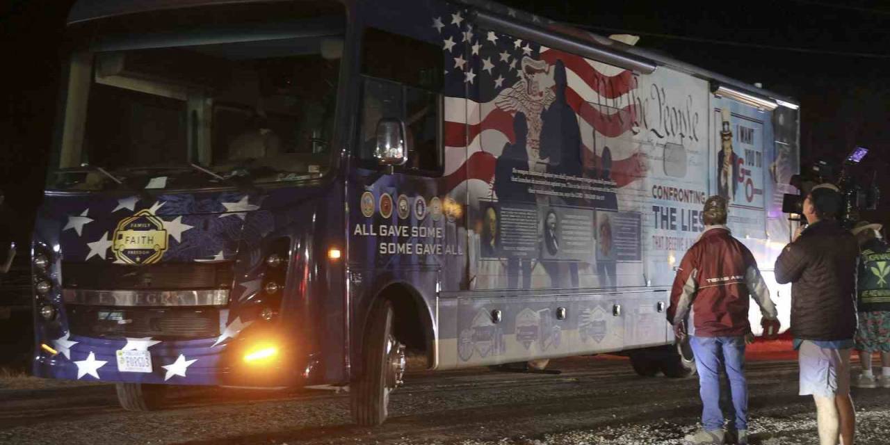 Abd’de Yüzlerce Tır Ve Kamyonun Oluşturduğu Konvoy Teksas-meksika Sınırında