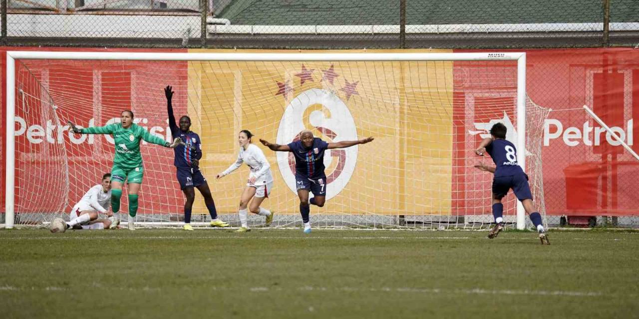 Turkcell Kadın Futbol Süper Ligi: Galatasaray: 1 - Gaziantep Asya Spor: 4