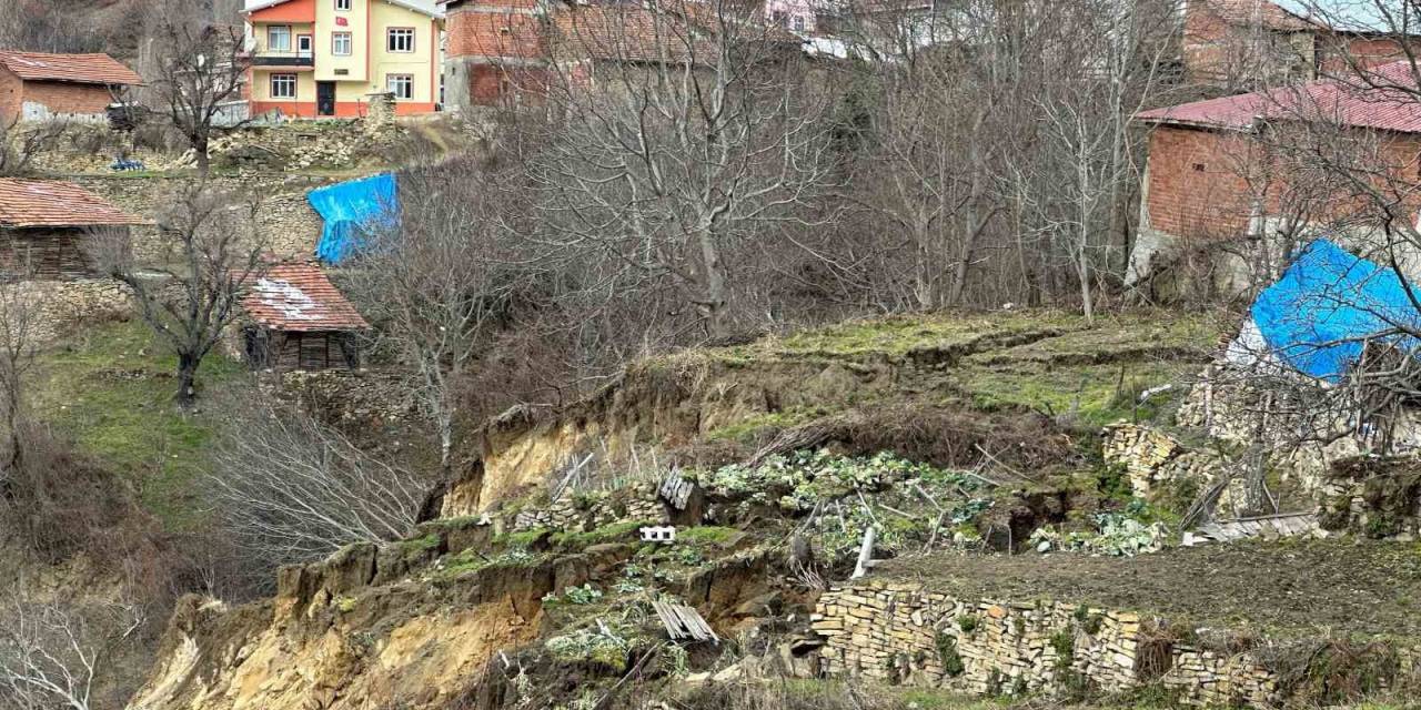 Tokat’ta Bir Köyde Heyelan Nedeniyle 39 Hane Boşaltıldı