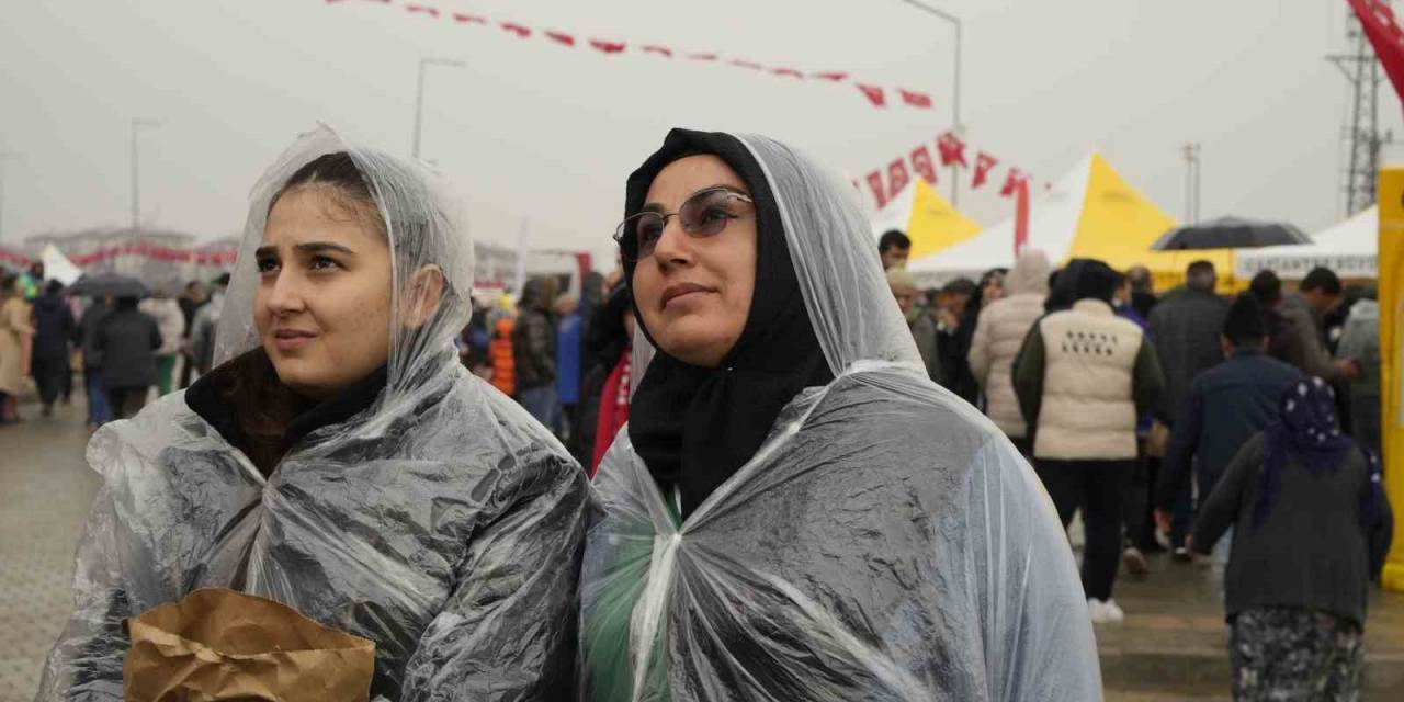 Gaziantep’te Depremzedelerin Kura Heyecanı