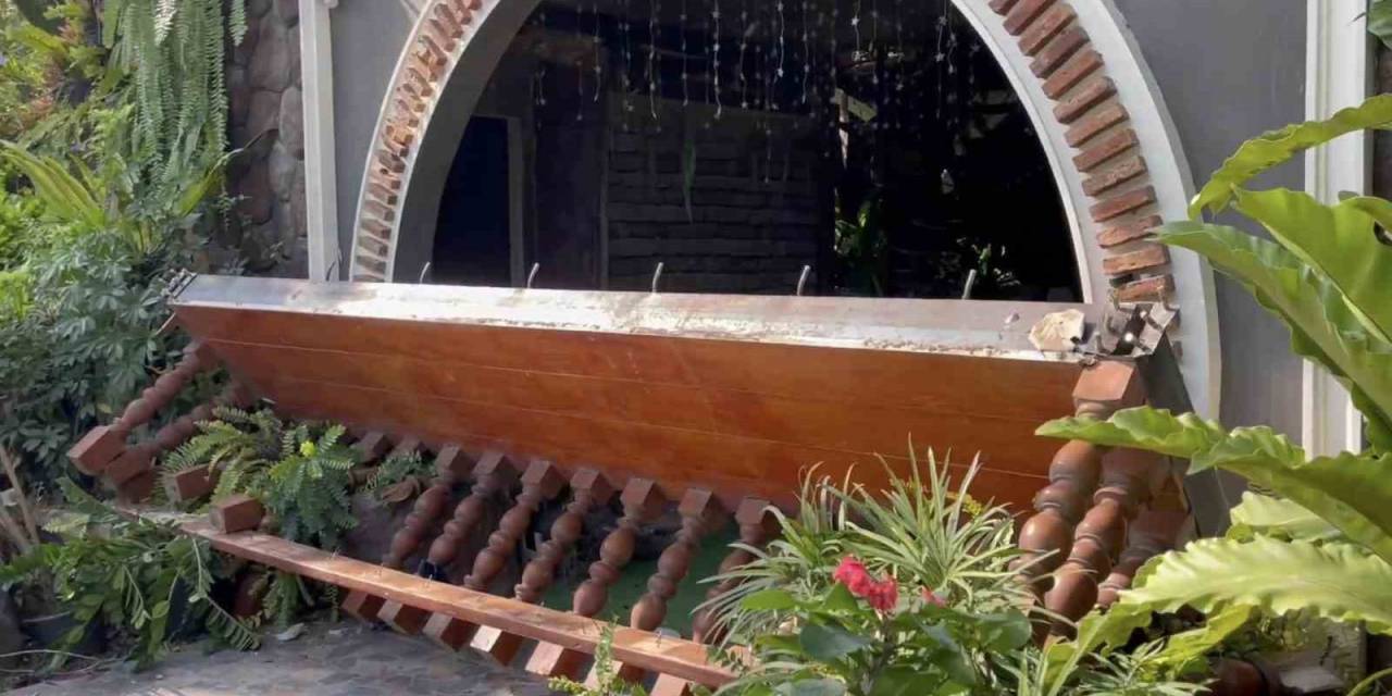 Poz Verdikleri Sırada Balkon Çöktü: 13 Yaralı