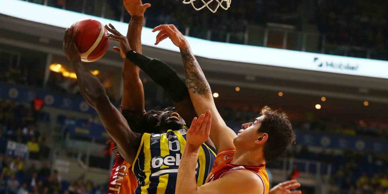 Türkiye Sigorta Basketbol Süper Ligi: Fenerbahçe: 90 - Galatasaray: 74