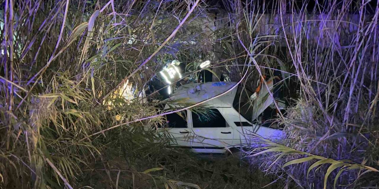 Dere Yatağına Uçan Otomobil İçin Yardıma Koştular, Bulmaca Gibi Kazayı Çözmeye Çalıştılar