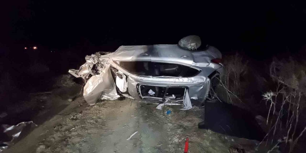 Burdur’da Kontrolden Çıkan Otomobil Şarampole Devrildi: 2 Ölü, 1 Ağır Yaralı