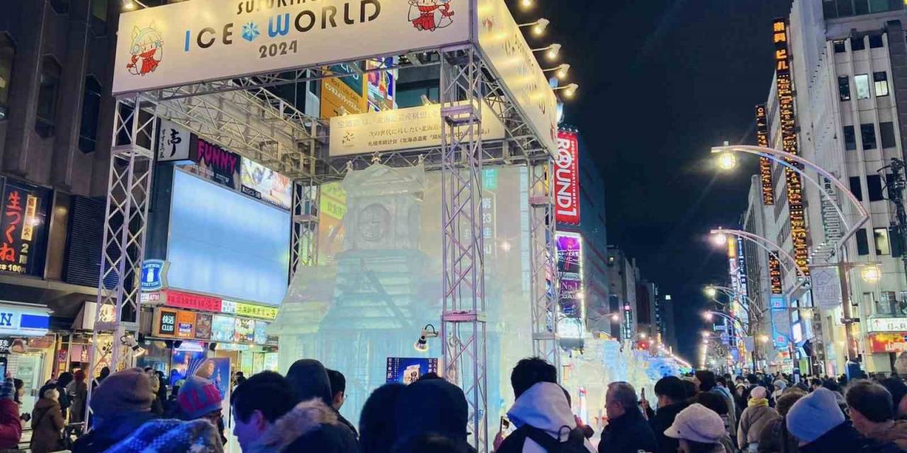 Japonya’daki Kar Festivali Görsel Şölen Oluşturdu