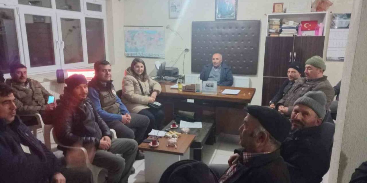 Tarım Ve Orman Müdürlüğü Ekipleri Üreticileri Gece Bilgilendirdi