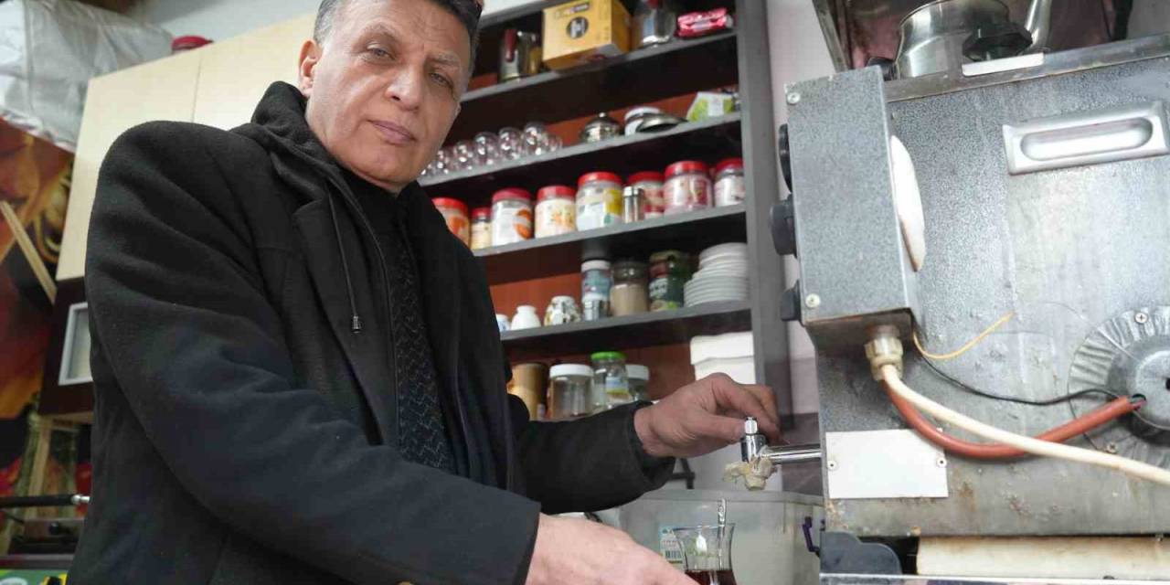 Depremde Her Şeyini Kaybetti, Bir Tek Oğlunun Kramponlarına Üzüldü