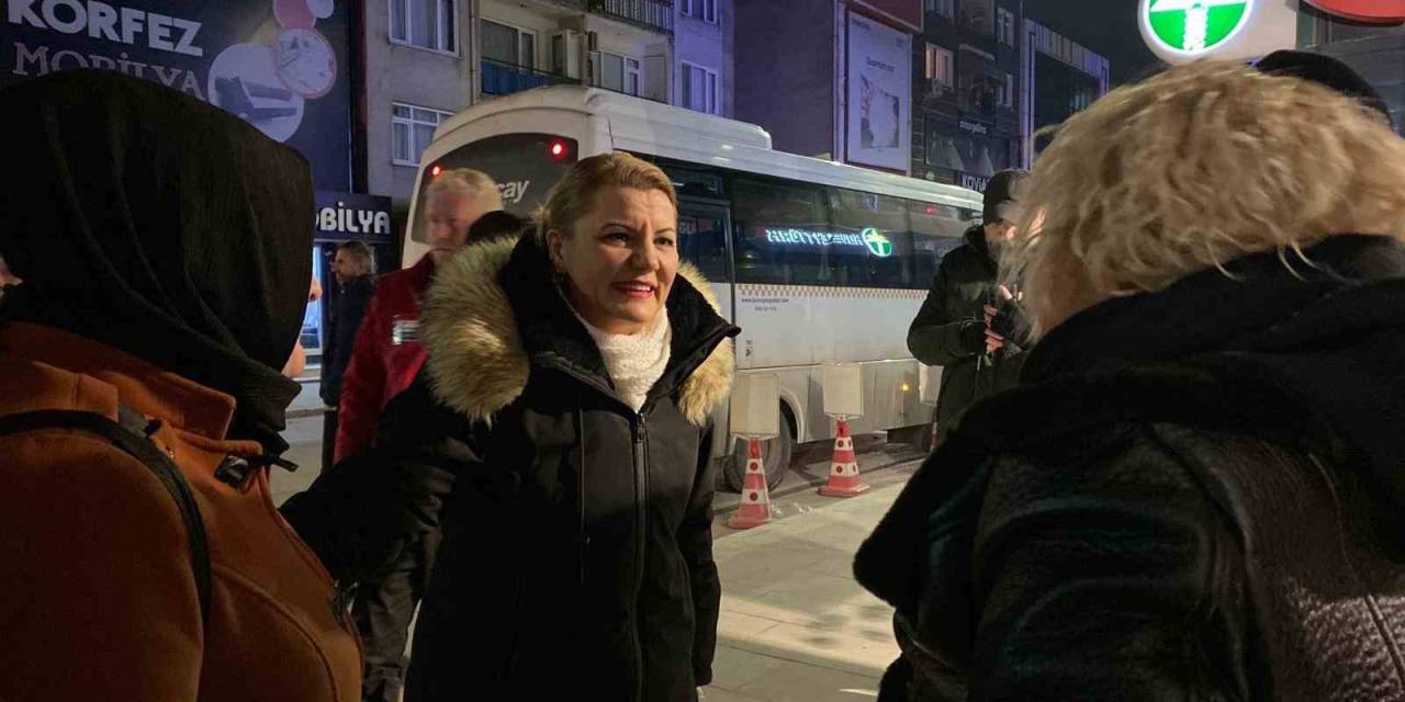 Servis Bekleyen İşçilere İkram