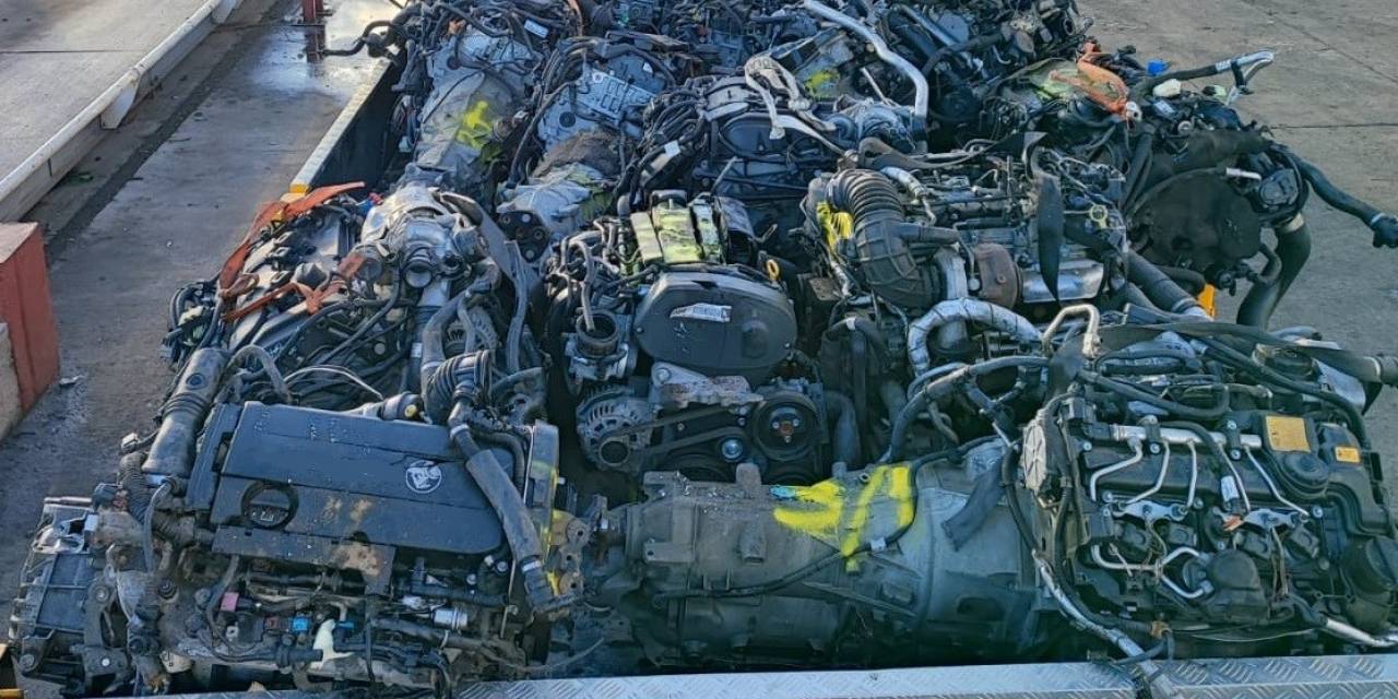 ’araç Motoru Kaçakçıları’ Polisten Kaçamadı