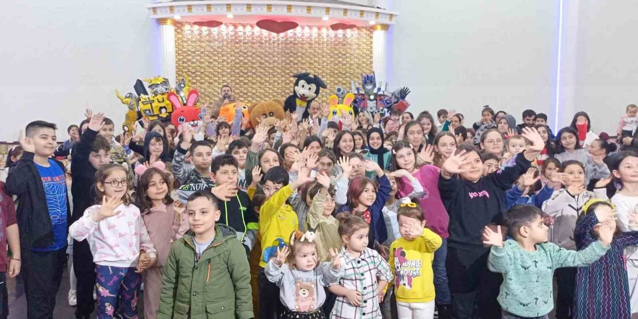 Gülüçlü Çocuklar Sinema Etkinliğinde Eğlendi