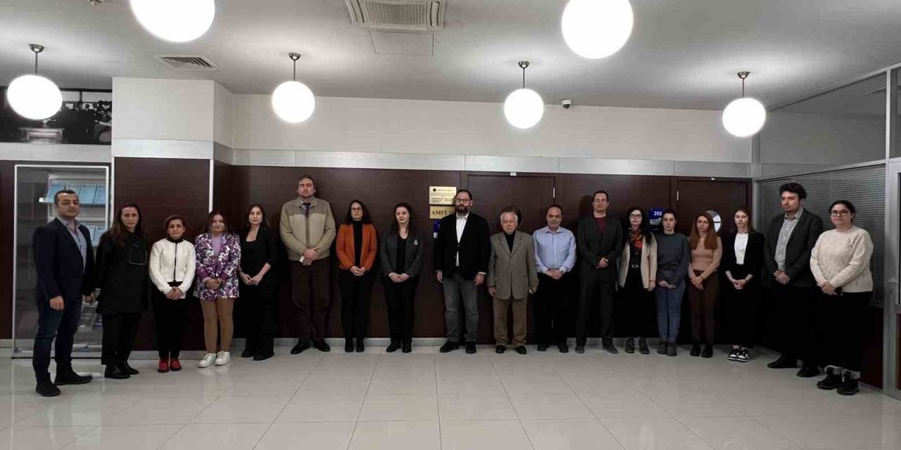 Depremde Hayatını Kaybeden Öğrencilerin Anısına Anlamlı Adım: Derslik Ve Amfilere İsimleri Verildi