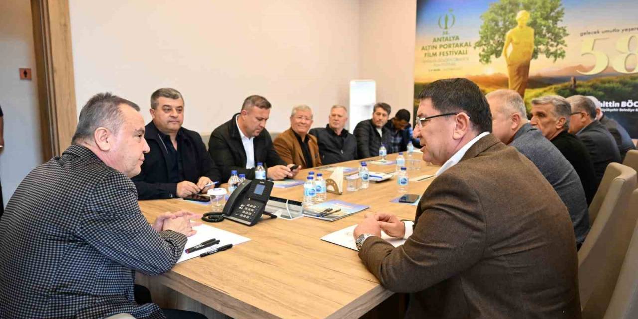 Başkan Böcek Ulaşım Esnafıyla Bir Araya Geldi