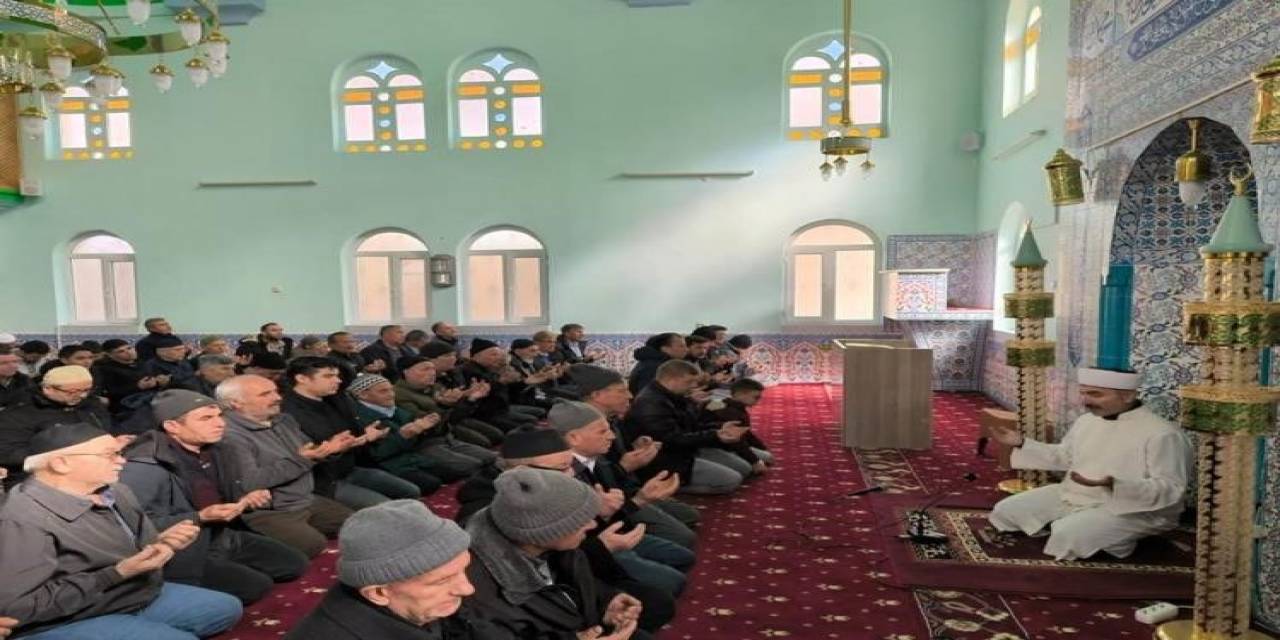 Gediz’de Umreciler Dualarla Uğurlandılar