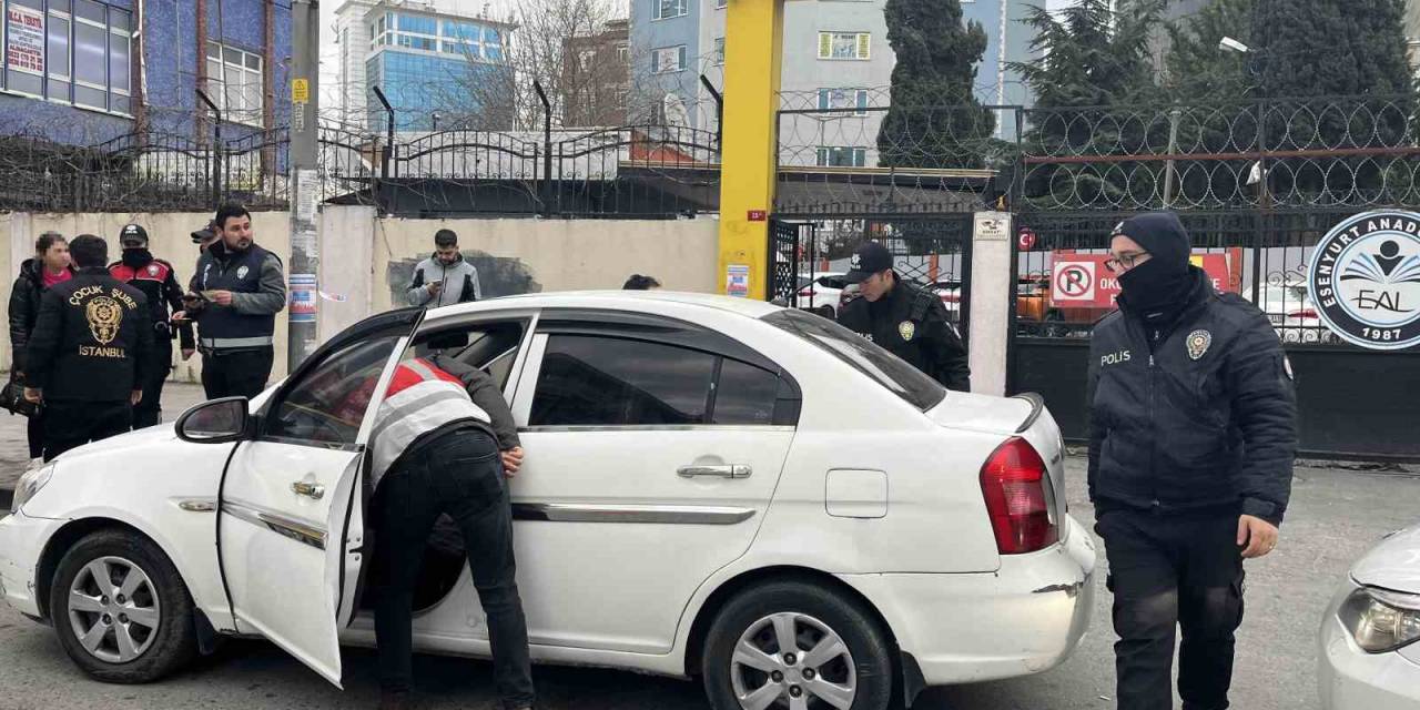 Okulların Açılmasıyla Birlikte Esenyurt’ta Polis Ekipleri Okul Önlerinde Denetim Gerçekleştirdi