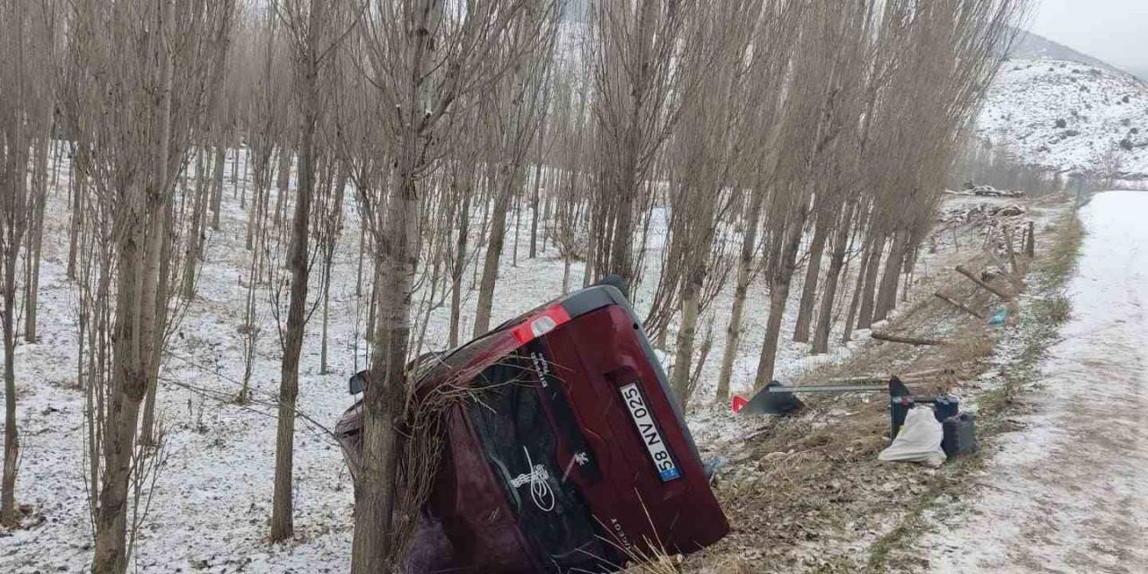 Hafif Ticari Araç Yan Yattı: 6 Kişi Yaralandı
