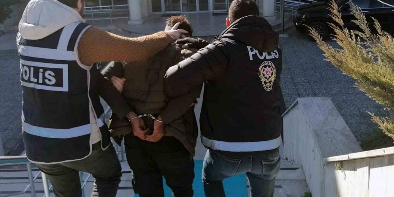 Başkasına Ait Kimlikle Yakalandı, 20 Yıl Hapis Kararı İle Arandığı Ortaya Çıktı