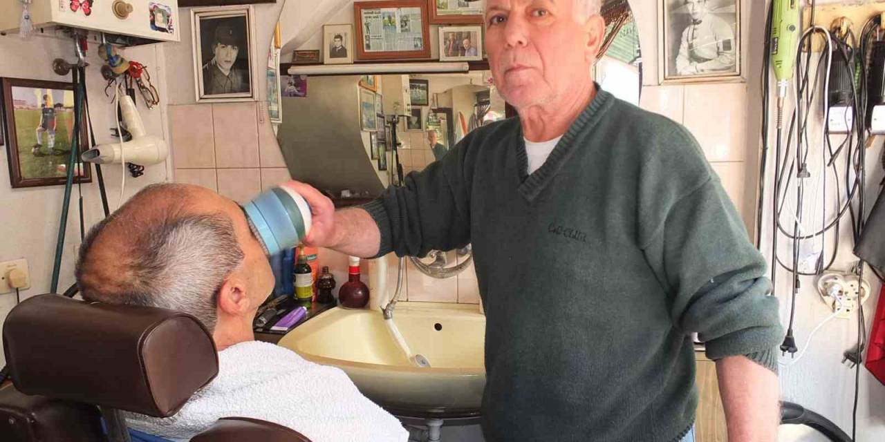 Burhaniye’de 50 Yıldır Berberlik Yapıyor
