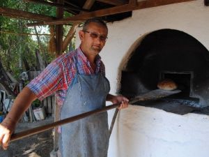 Bu Köyde Bayram Temizliğini Erkekler Yaptı