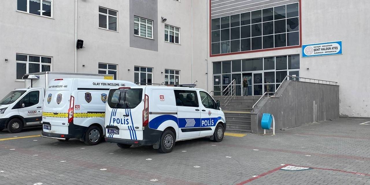 Tartıştığı Öğretmeni Okulda Tabancayla Yaraladı