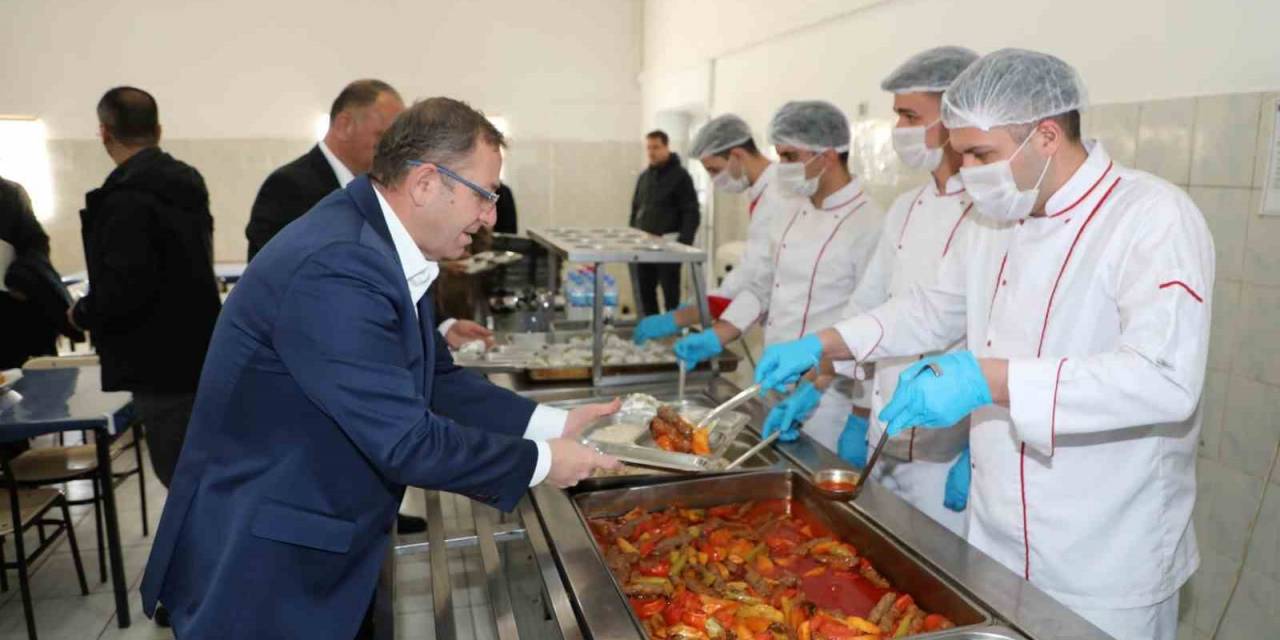 Vali Polat’tan Jandarmayla Öğle Yemeği Yedi