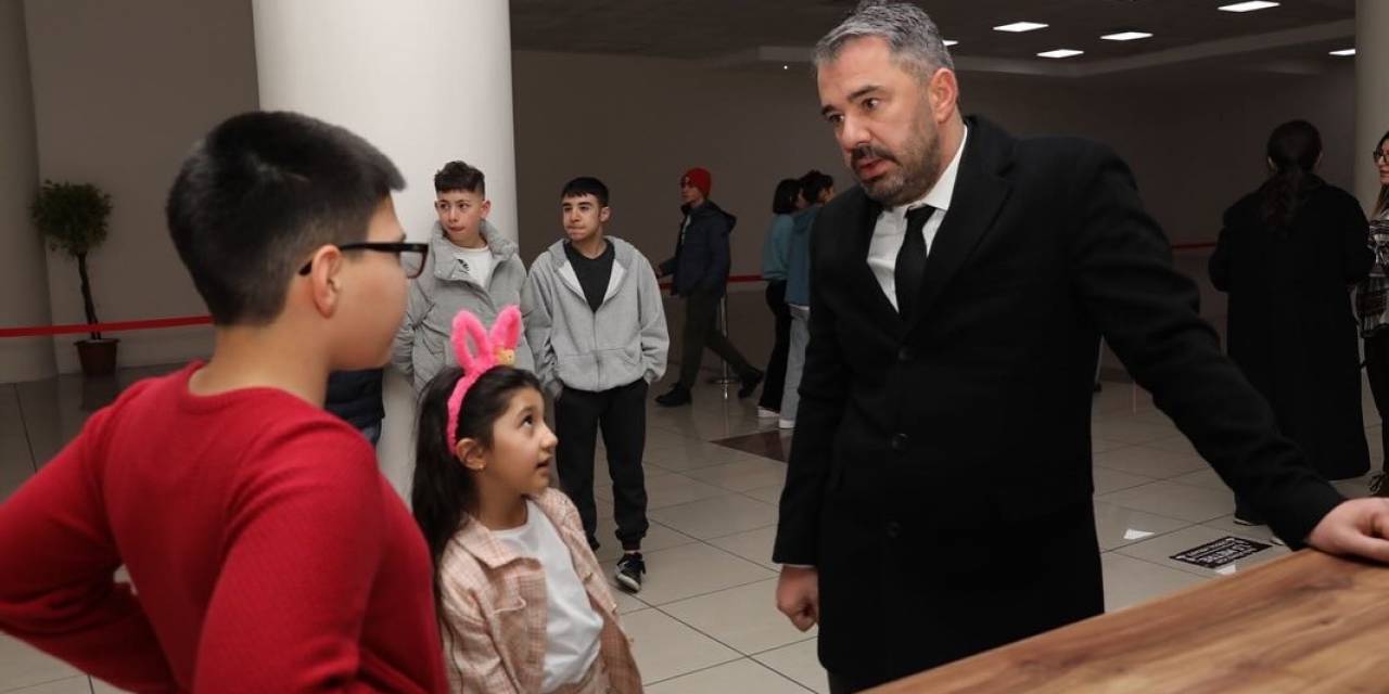 Ertuğrul Başkan Her An Gençlerle Fikir Alışverişinde