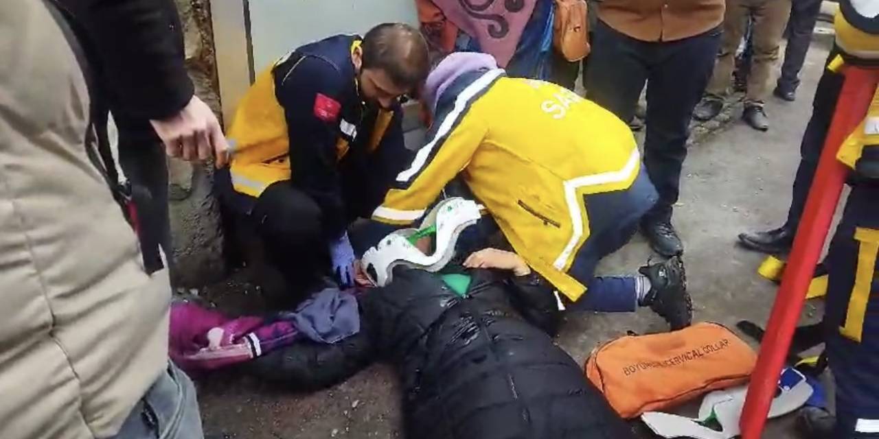 Yüksekova’da Başına Buz Kütlesi Düşen Kadın Yaralandı