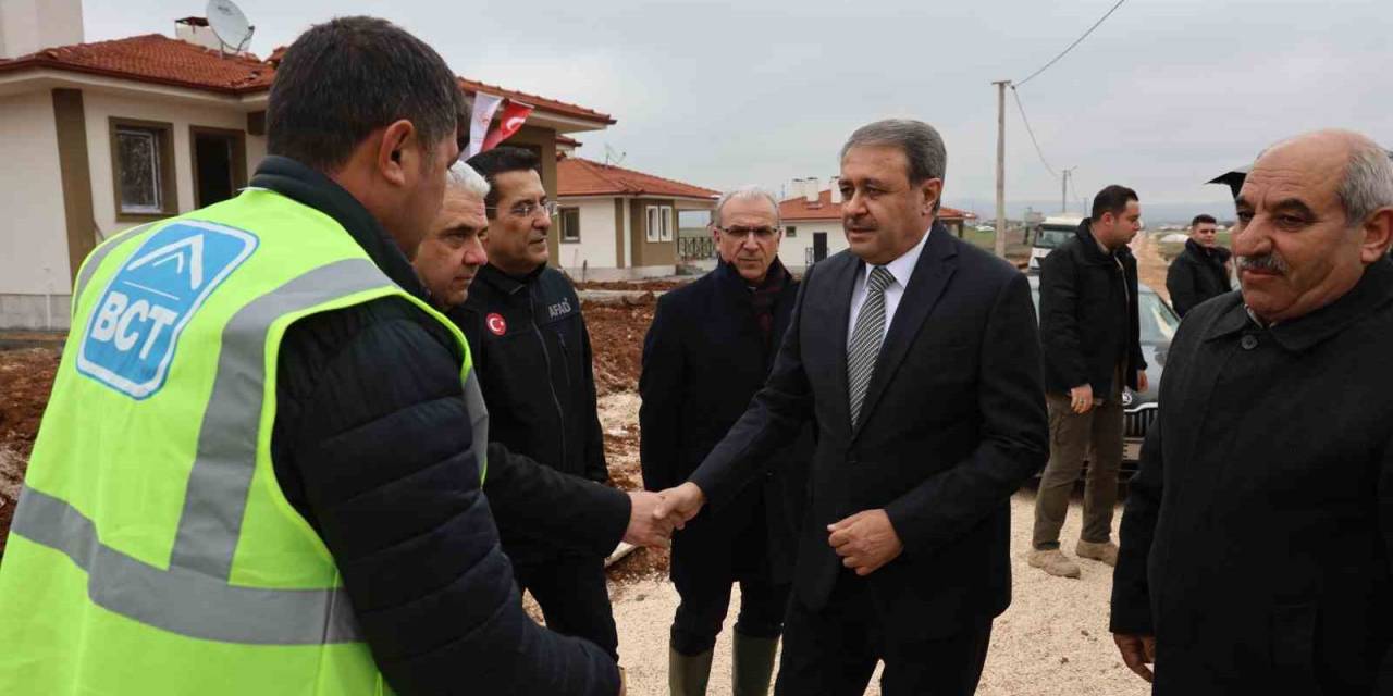 Şanlıurfa’da Yapımı Tamamlanan Köy Evleri Kura İle Sahiplerine Teslim Edilecek