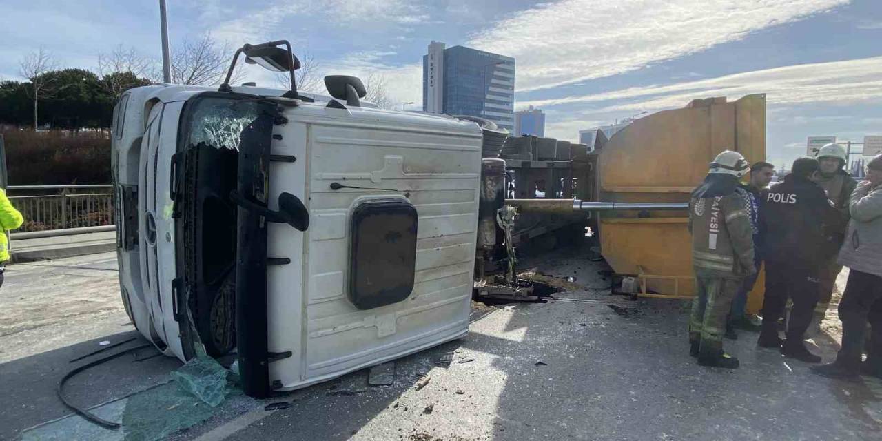 Bağcılar’da Sürücünün Kontrolünden Çıkan Hafriyat Kamyonu Devrildi: 1 Yaralı