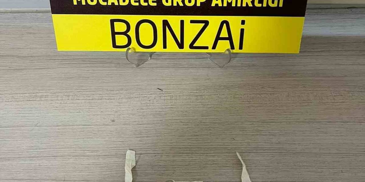 Konya’da Kağıda Emdirilmiş Uyuşturucuyla Yakalanan 3 Kişi Gözaltına Alındı