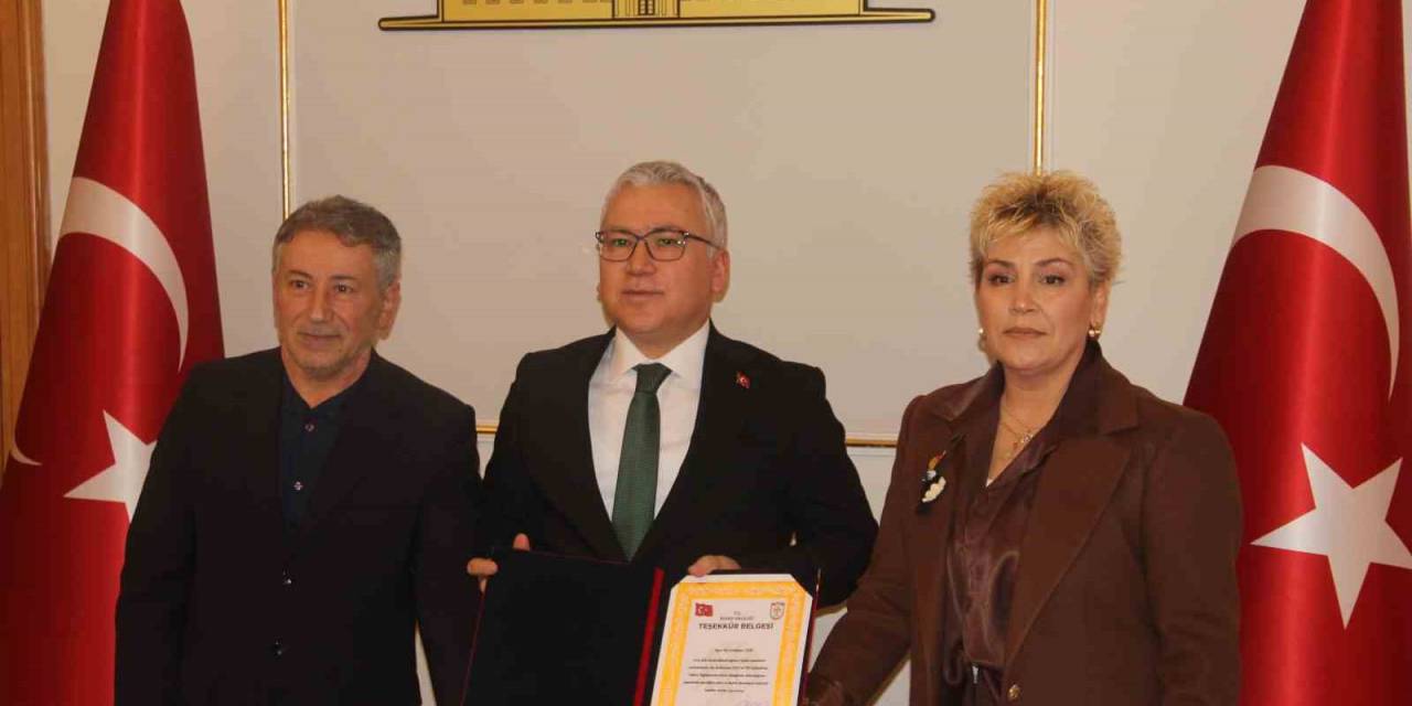 Hayallerinden Vazgeçip 1 Milyon Lirayı Bağışladılar