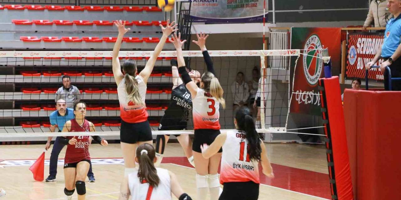 Yalova Kadın Voleybol Takımları Play-off’u Garantiledi