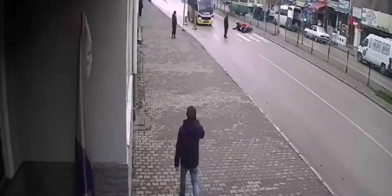 Devrilen Motosikletin Sürüklendiği Anlar Kamerada