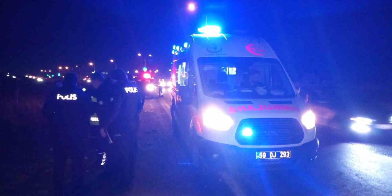 Paramparça Olan Araçtan 3 Genç Sağ Çıktı