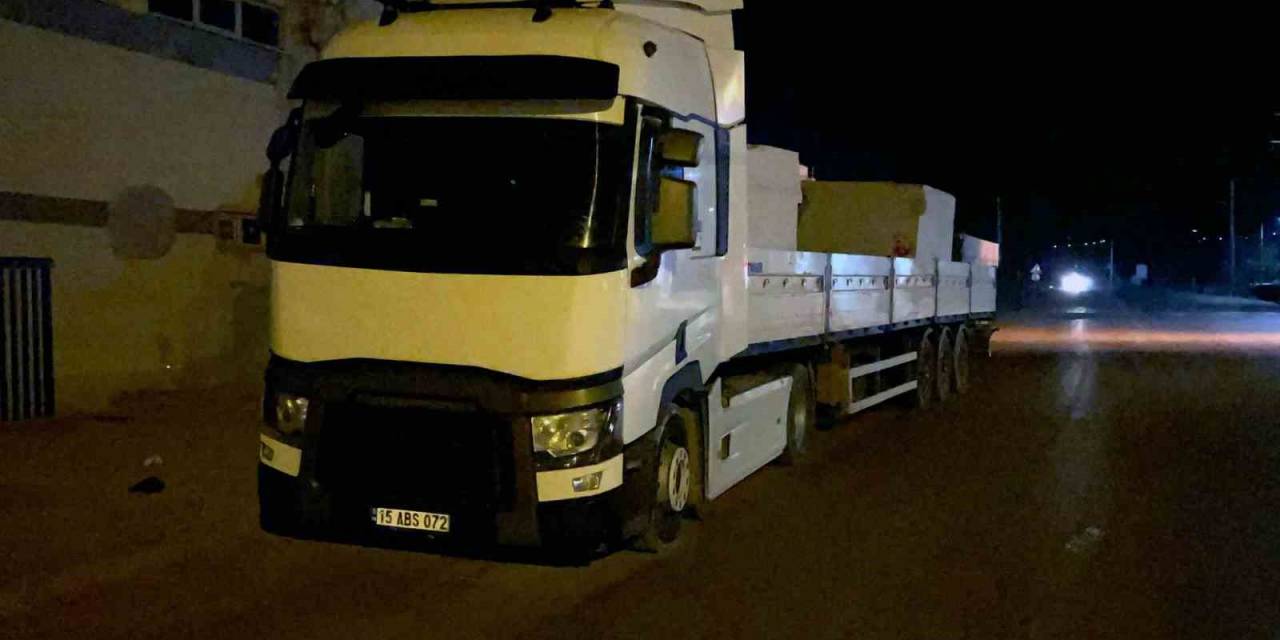 Polisi Görünce Tırı Bırakıp Kaçan Sürücü, Taksiyle Geri Dönünce Yakalandı