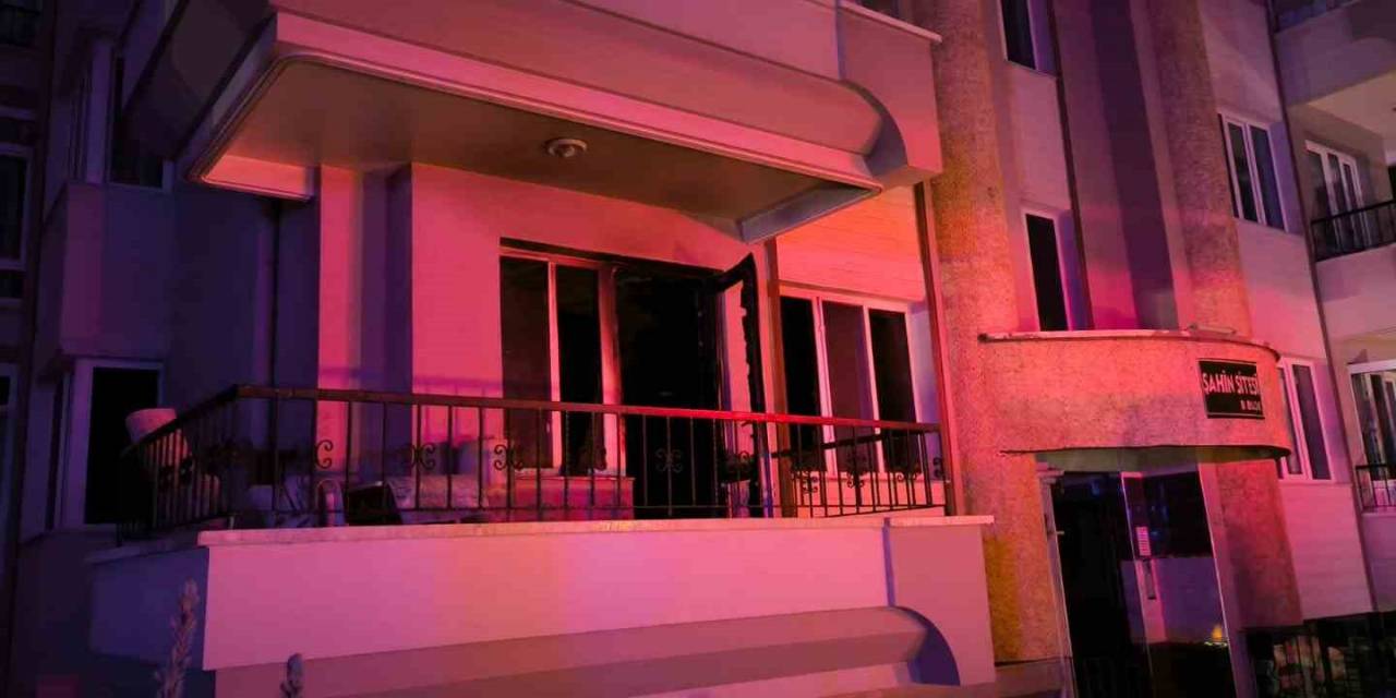 Apartmanda Çıkan Yangında 10 Kişi Dumandan Etkilenerek Hastanelik Oldu